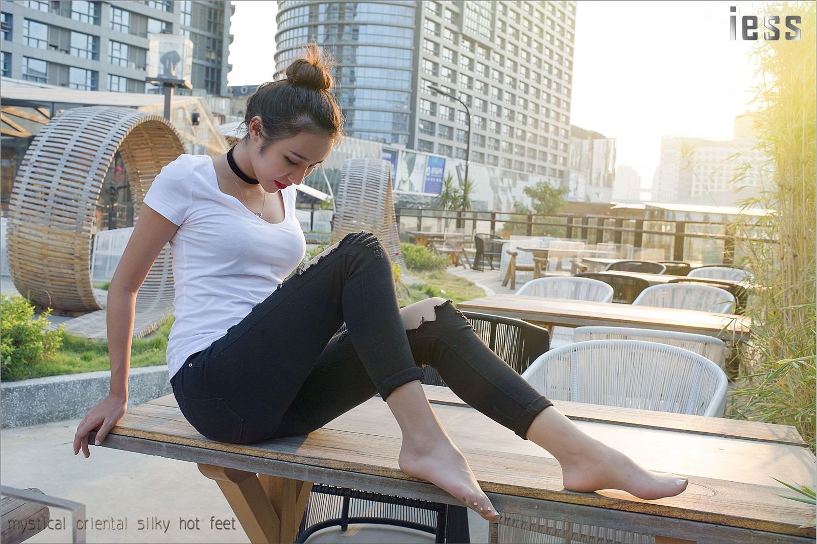 [IESS]异思趣向 女主播SASA 超薄肉丝